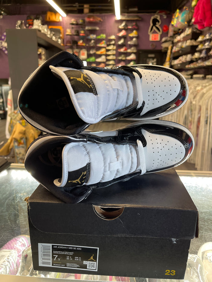 2019 Air Jordan Retro 1 Mid "Patent Black White Gold"