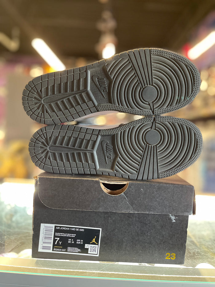 2019 Air Jordan Retro 1 Mid "Patent Black White Gold"