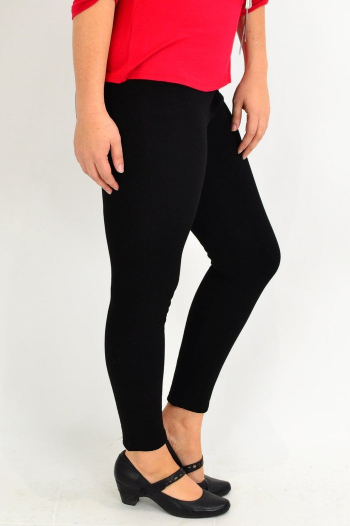 Black Whispers winter leggings with fleece lining, form-fitting and warm, perfect for cold weather.