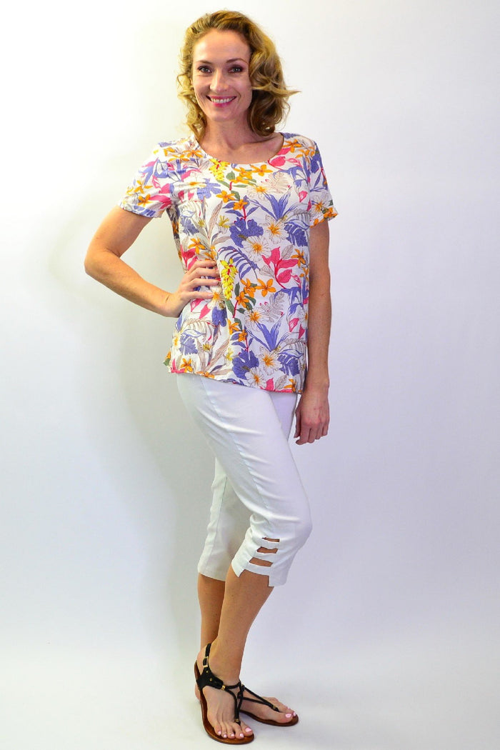 Stylius Botanical Garden Tunic blouse featuring floral print, lightweight fabric, and relaxed fit, perfect for casual and summer wear.