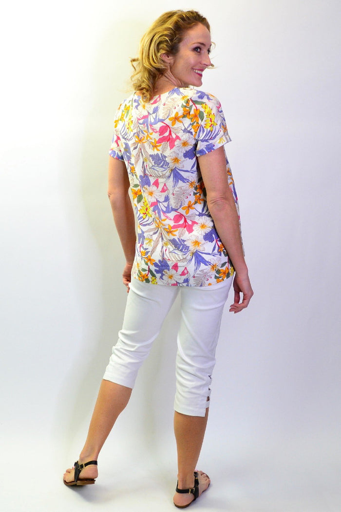 Stylius Botanical Garden tunic blouse with floral print, lightweight fabric, and relaxed fit, perfect for casual and summer wear.