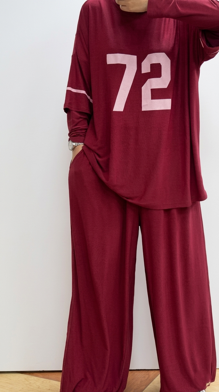 Red / Medium (M)