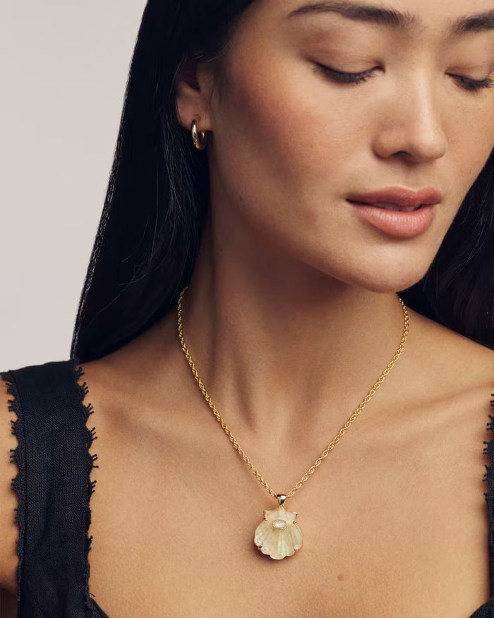Kendra Scott Lucia Shell Gold Pendant Necklace in Iridescent Abalone Shell