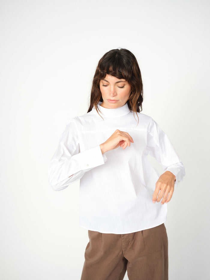Modelshot / White / Detail