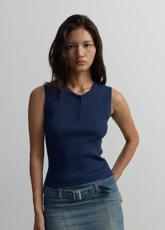 SLEEVELESS HENLEY TANK