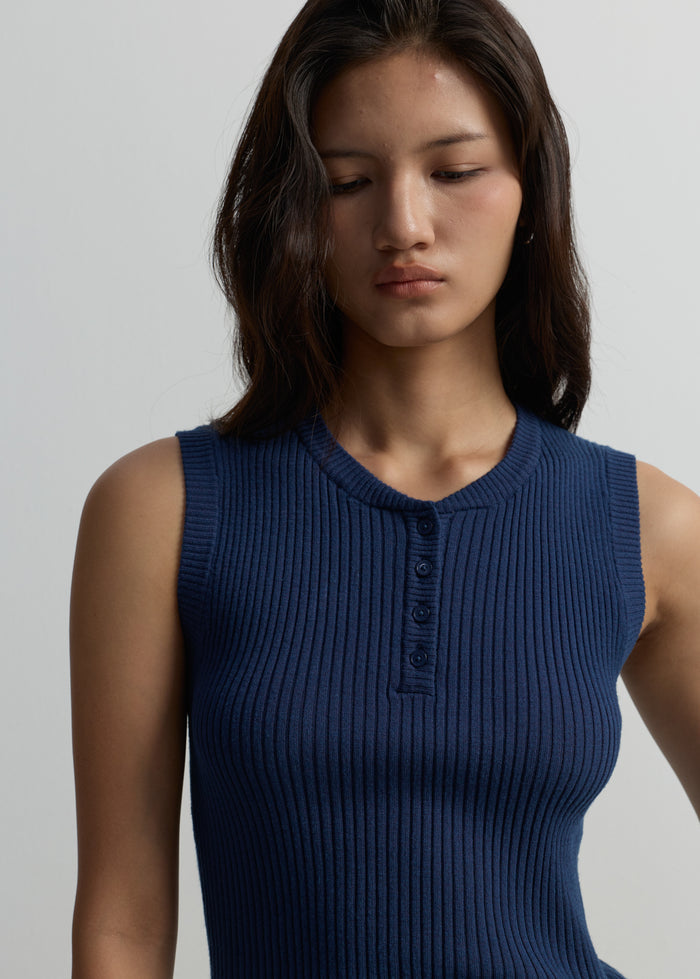 SLEEVELESS HENLEY TANK