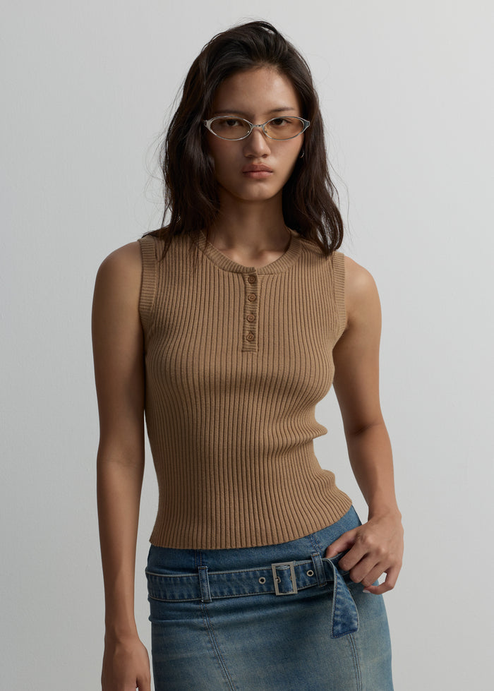 SLEEVELESS HENLEY TANK