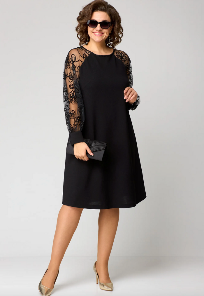 Yvonne - Élégante robe en dentelle, coupe ajustée et fente